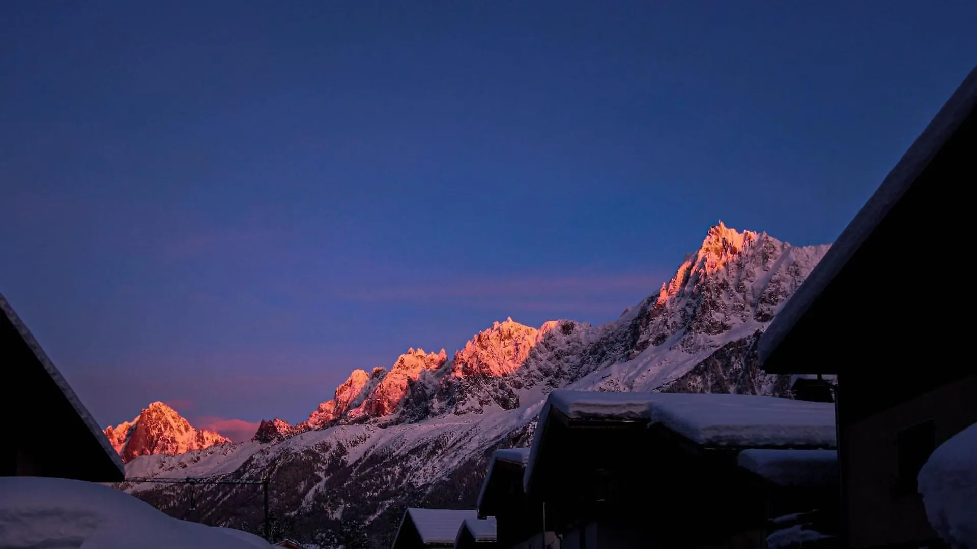 Les Alpages - Newly Renovated - 2Bed - Equipment Storage - Mont-Blanc Views Apartment Les Houches