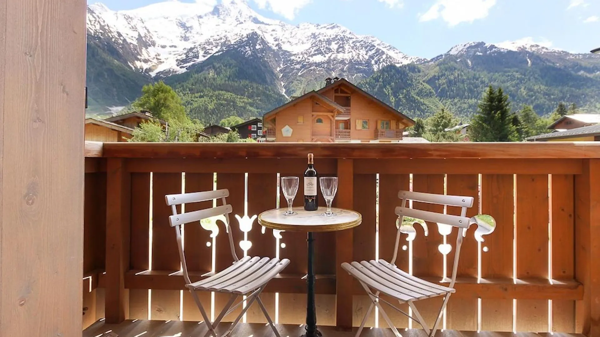 Les Alpages - Newly Renovated - 2Bed - Equipment Storage - Mont-Blanc Views Apartment Les Houches