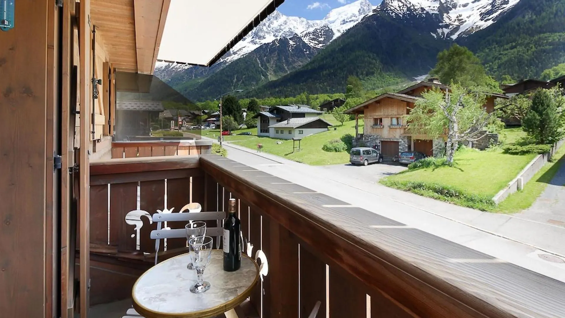 Les Alpages - Newly Renovated - 2Bed - Equipment Storage - Mont-Blanc Views Apartment Les Houches